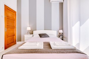 Quarto casal, 1 cama de casal, banheiro compartilhado (I) -Tia São 7 | 免费 WiFi、床单