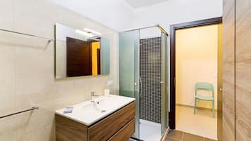 Apartment, 1 Bedroom | Bathroom | Shower, rainfall showerhead, hair dryer, bidet