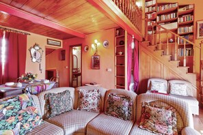 Apartment, 1 Bedroom | Living room | Flat-screen TV