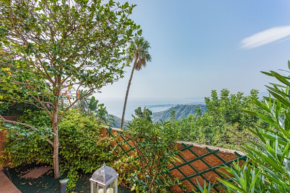View from room - Taormina Apartment with Panoramic View (Taormina)