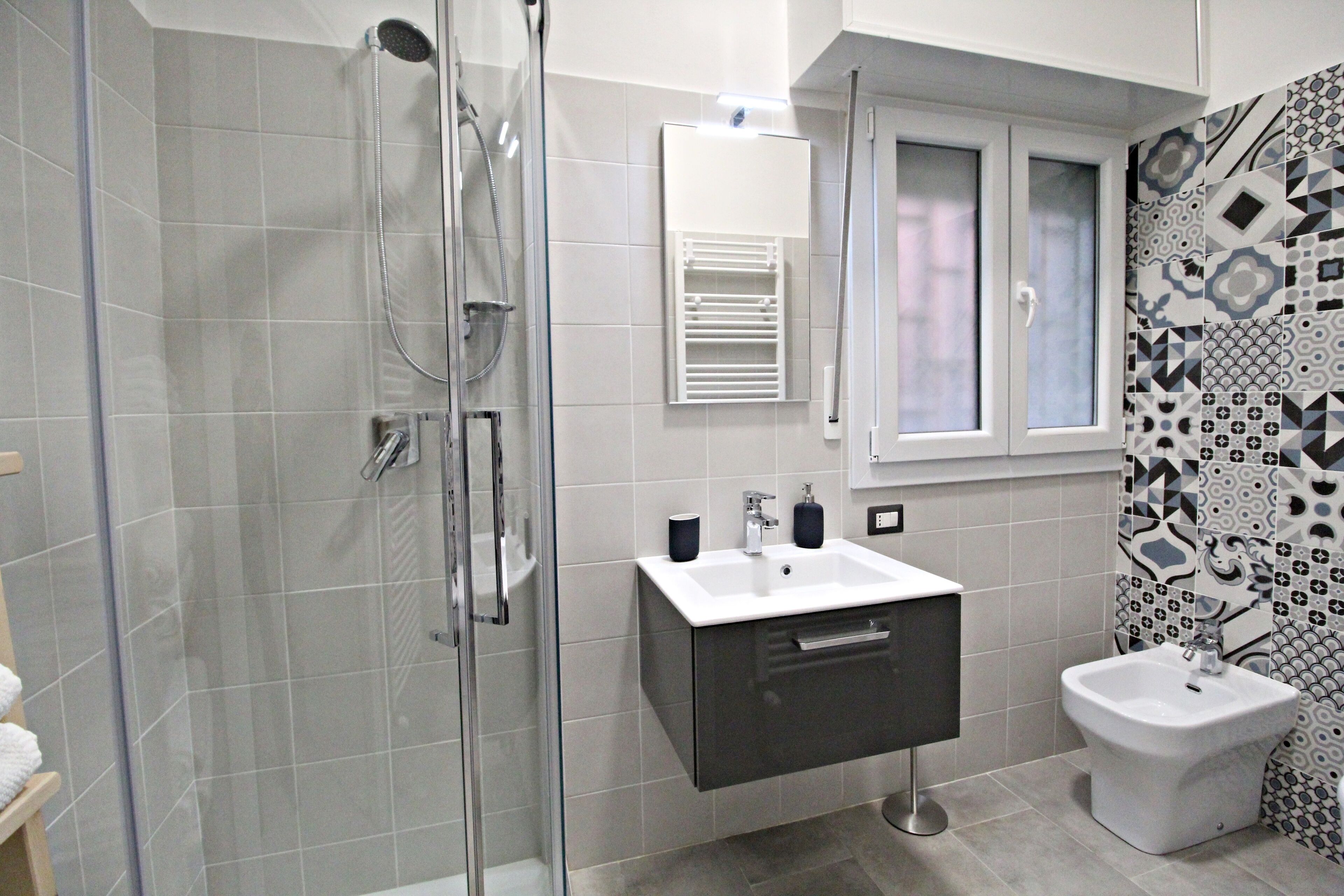 Chambre Quadruple Confort, vue jardin | Salle de bain