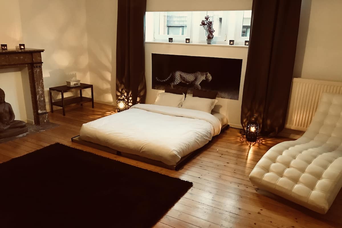 1 bedroom, premium bedding, individually decorated