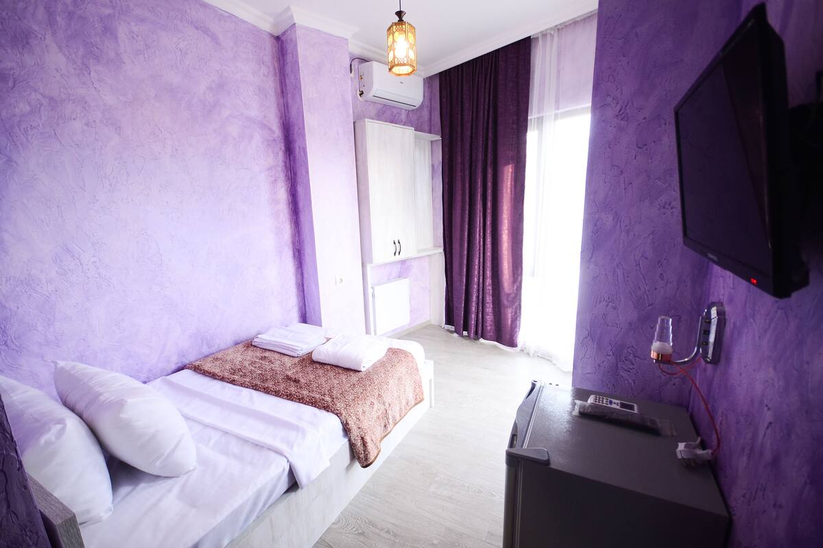 Chambre Standard double (22) | Système d’insonorisation, accès au Wi-Fi (inclus), literie fournie