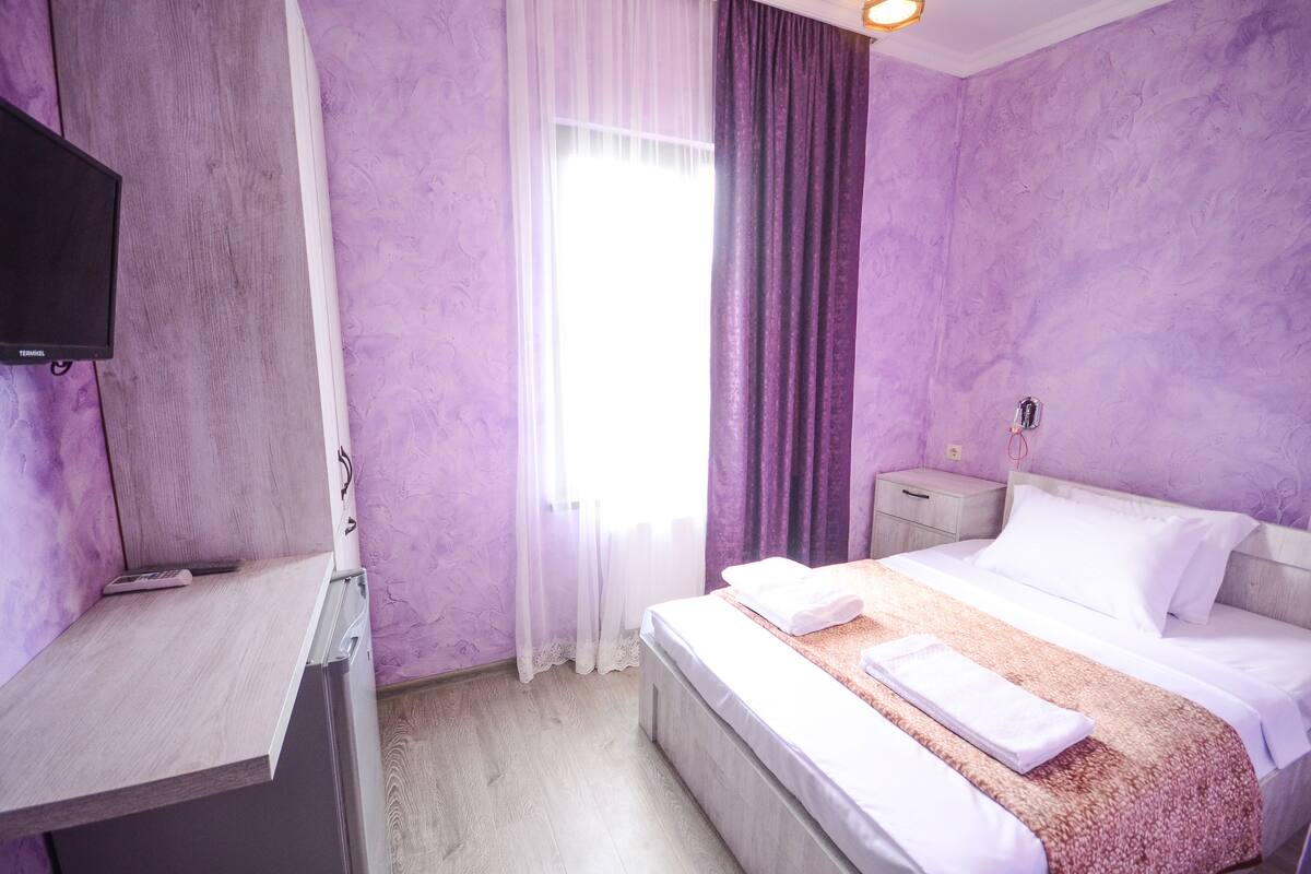 Chambre Standard double (23) | Système d’insonorisation, accès au Wi-Fi (inclus), literie fournie