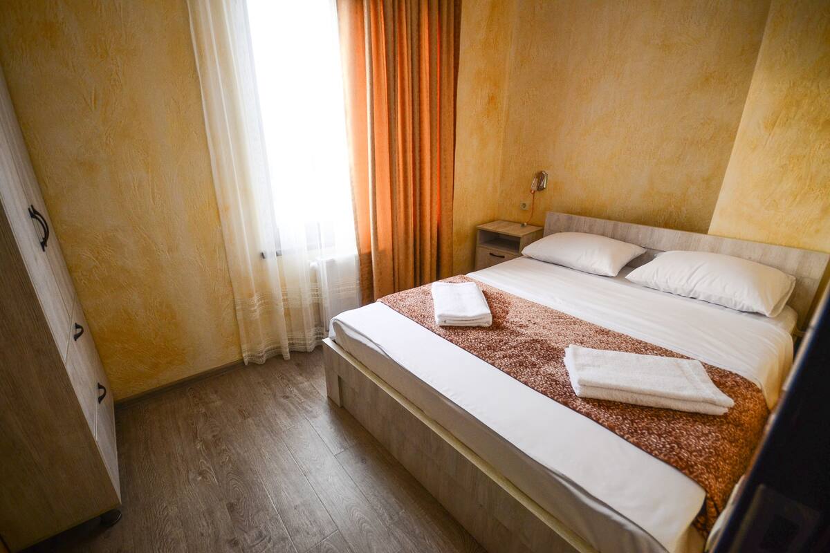 1 camera, insonorizzazione, Wi-Fi gratuito, lenzuola