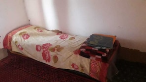 Twin Room | Bed sheets