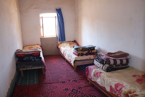 Basic Triple Room | Bed sheets