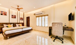 Individually decorated, desk, iron/ironing board, free WiFi - Itsy Hotels Mirra (Chennai)