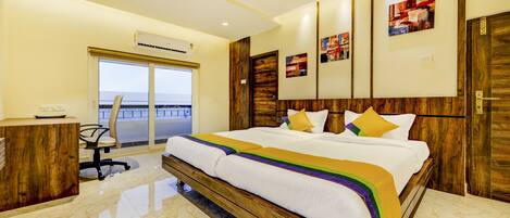 Deluxe Room | Individually decorated, desk, iron/ironing board, free WiFi