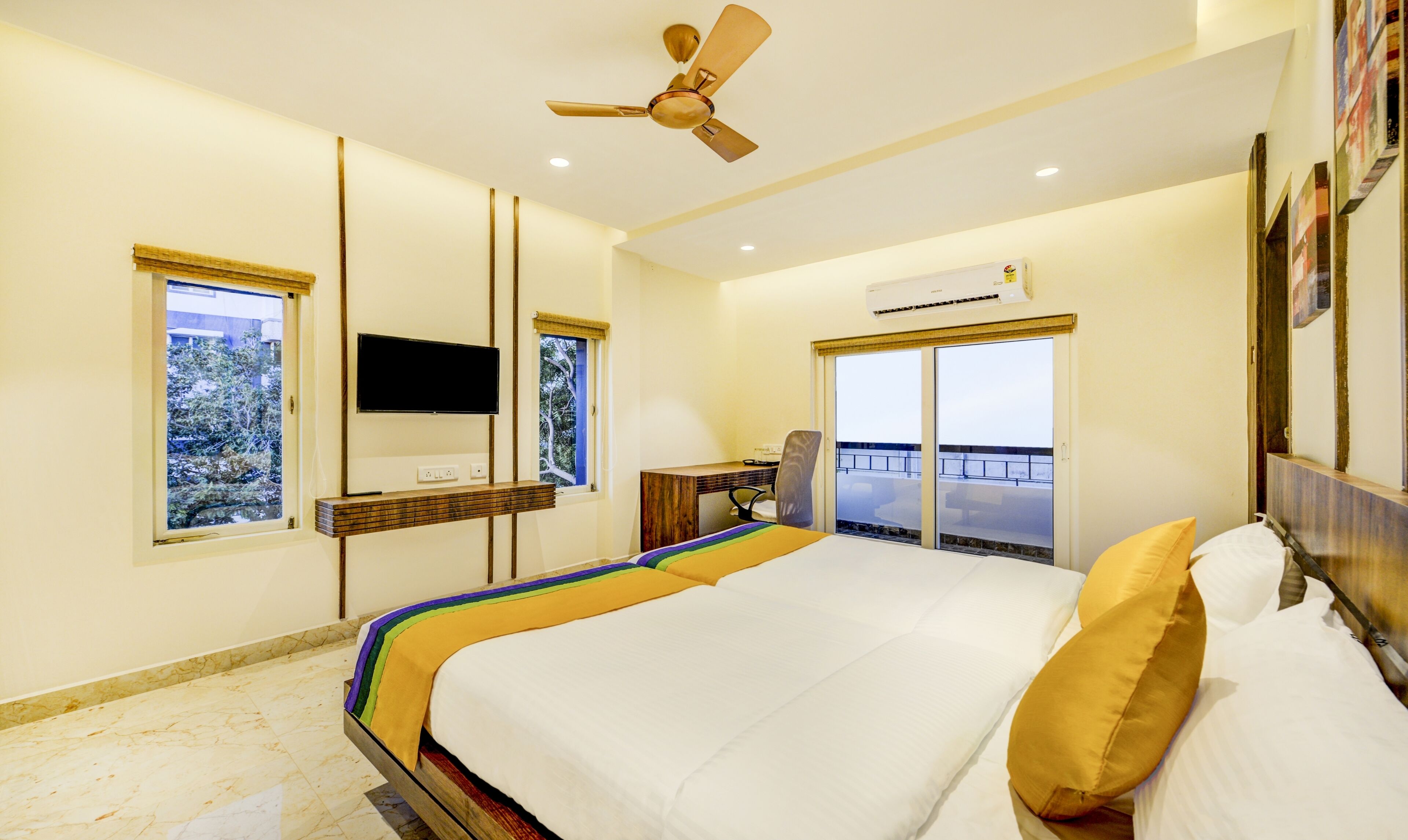 Deluxe Room | Individually decorated, desk, iron/ironing board, free WiFi