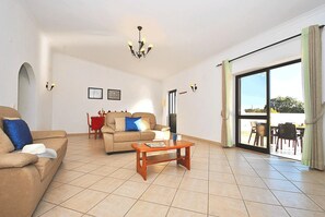 TV - Quiet retreat with pool and BBQ (Albufeira)