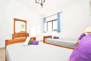 3 bedrooms, in-room safe, iron/ironing board, free WiFi
