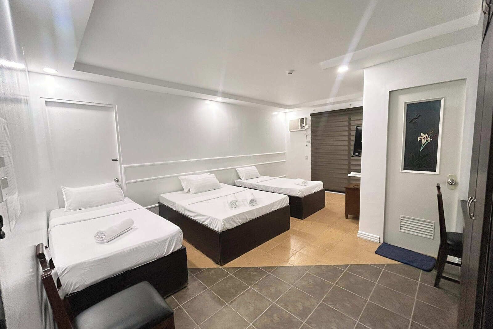 Superior Family Room | Desk, free WiFi, bed sheets