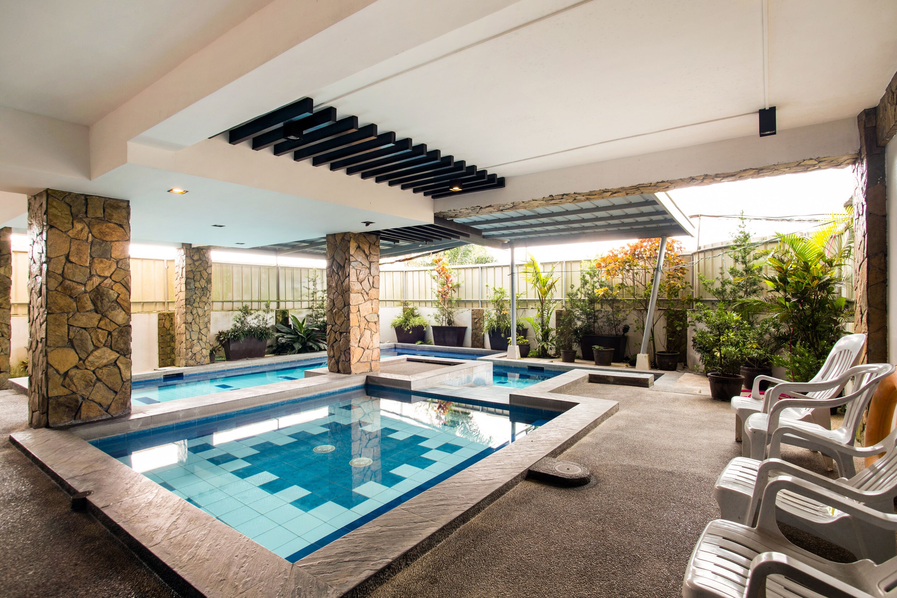 3 outdoor pools