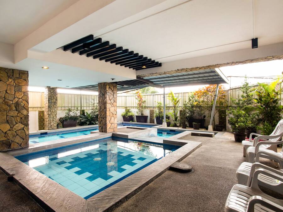 3 outdoor pools