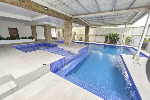 3 outdoor pools - Tagaytay Haven Hotel managed by MA Group (Tagaytay)