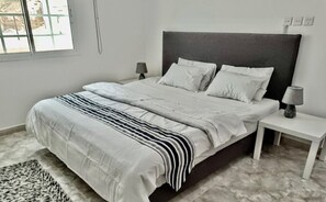 3 chambres, fer et planche à repasser, Wi-Fi, draps fournis