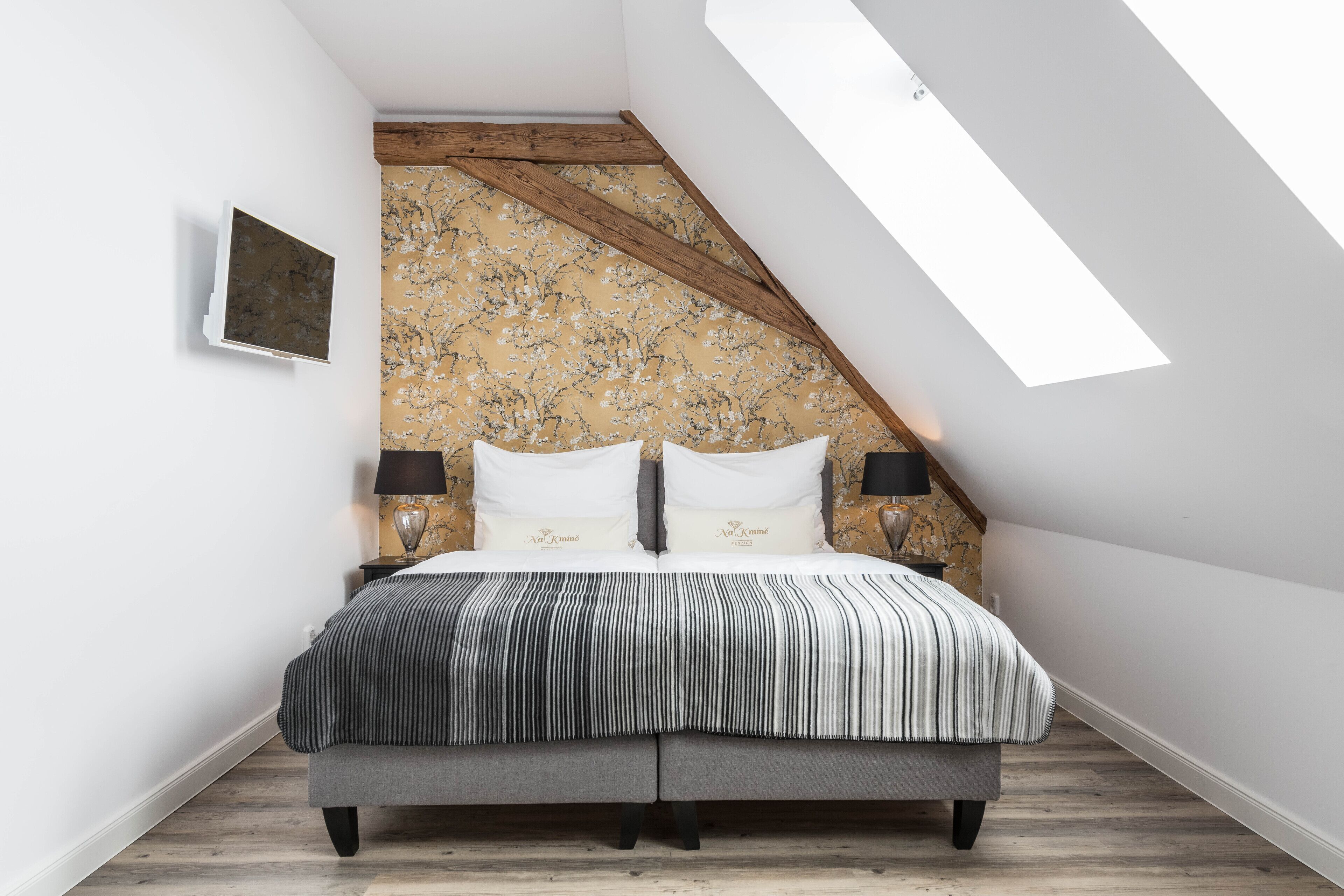 Premium bedding, in-room safe, individually decorated