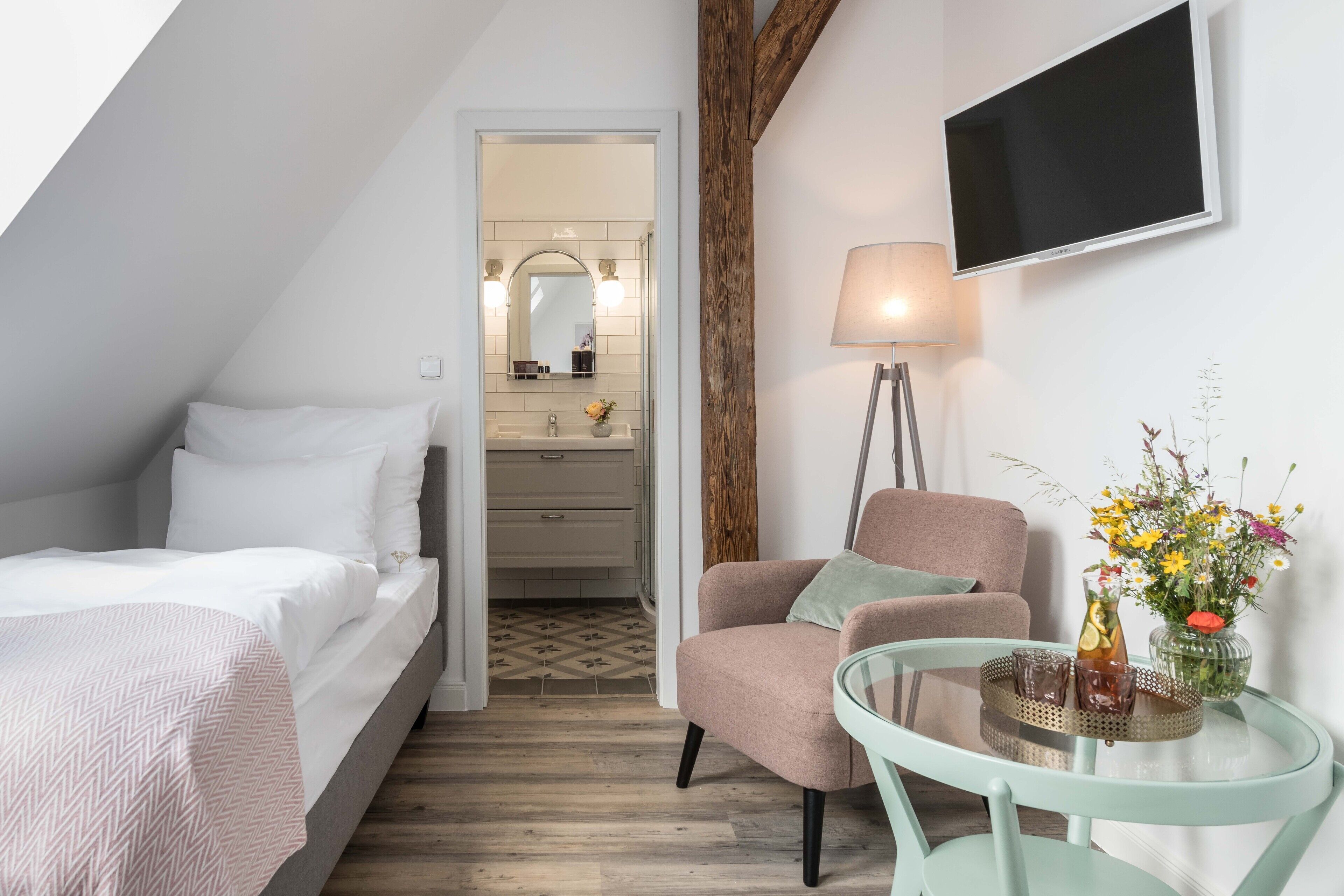 Premium bedding, in-room safe, individually decorated