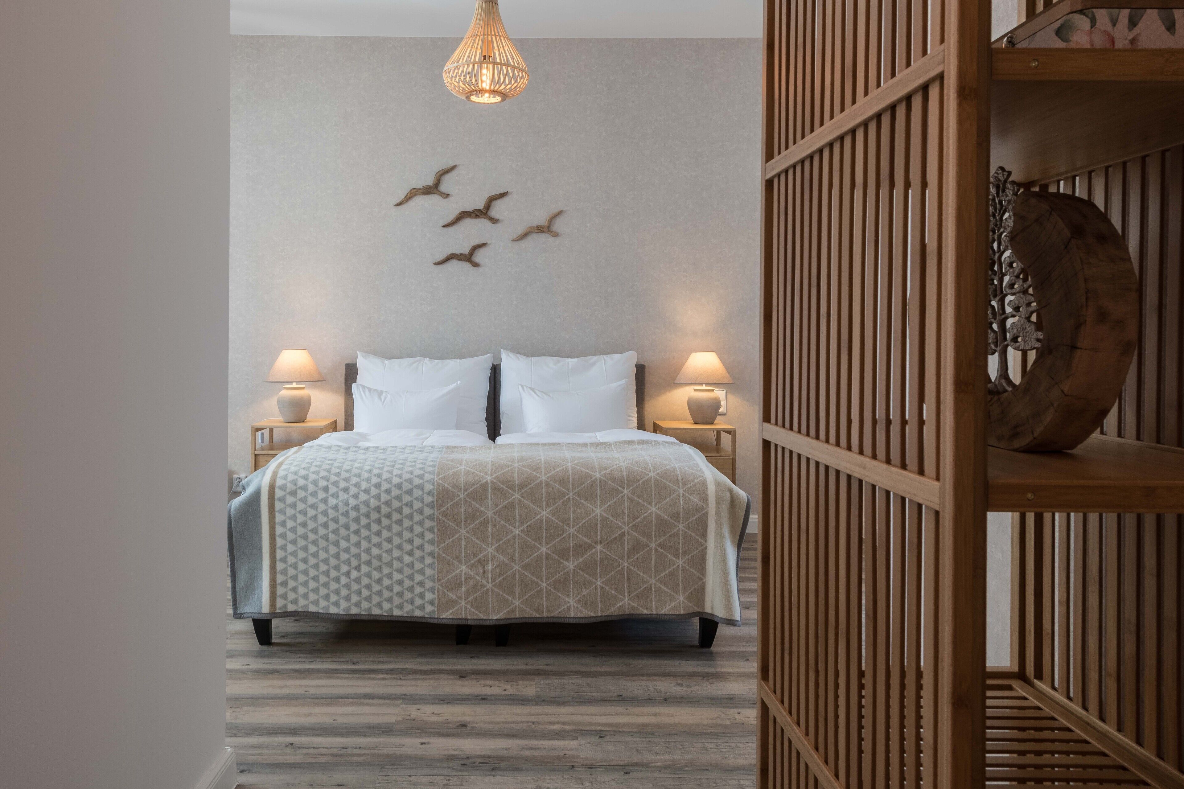 Premium bedding, in-room safe, individually decorated