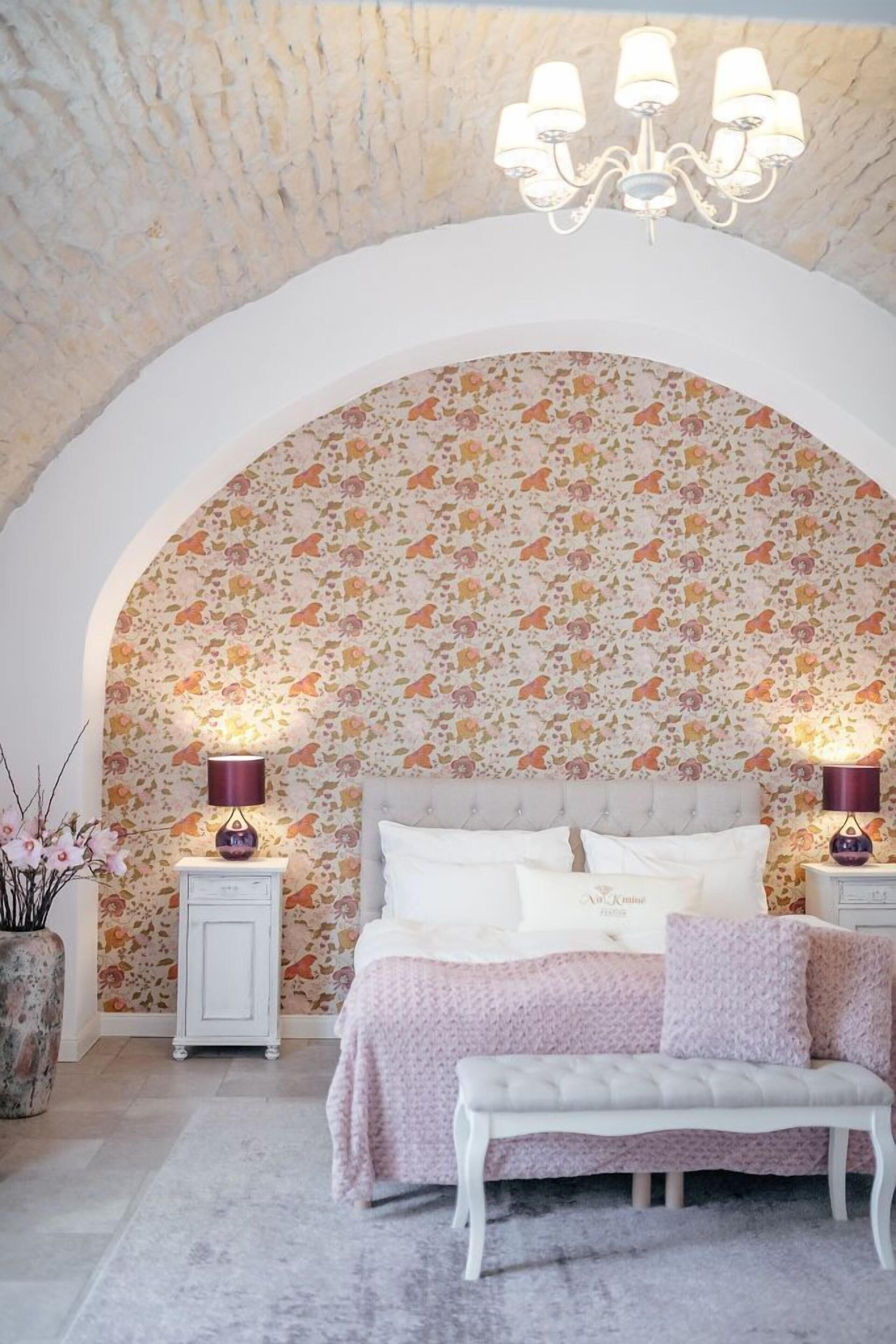 Premium bedding, in-room safe, individually decorated