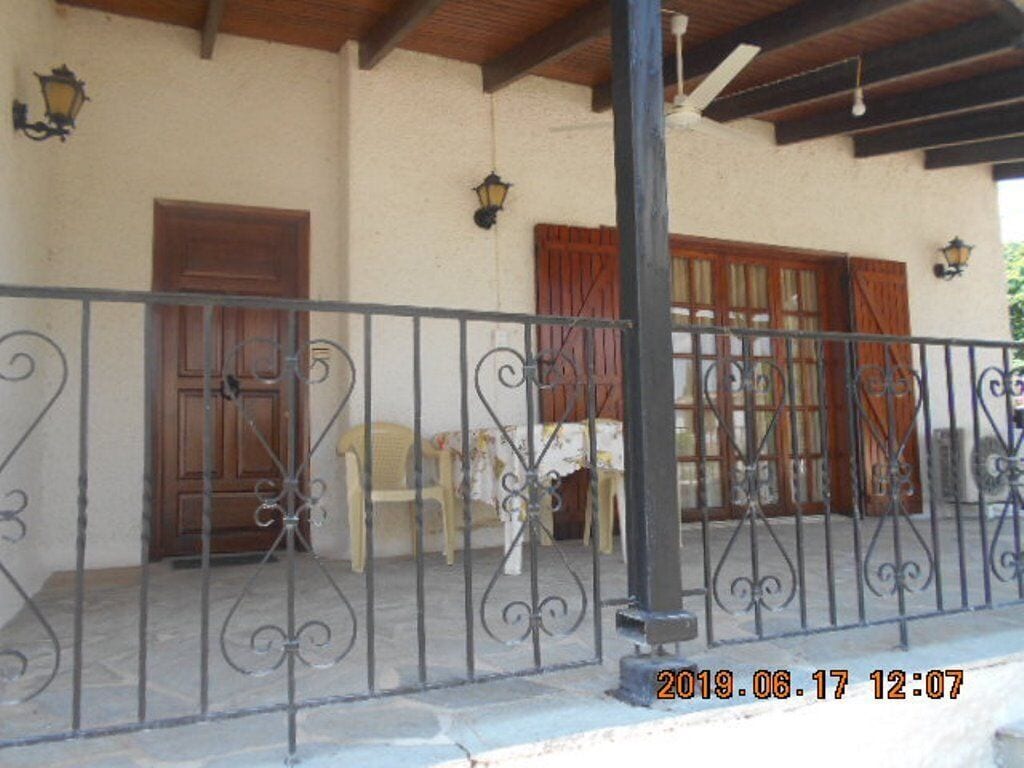 Δίπλα  στους  Κήπους  Αλιάρτου