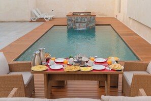 Petit déjeuner servi tous les jours en supplément