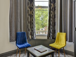 Standard dubbelrum - 1 dubbelsäng | Skrivbord, strykjärn/strykbräda, gratis wi-fi och sängkläder