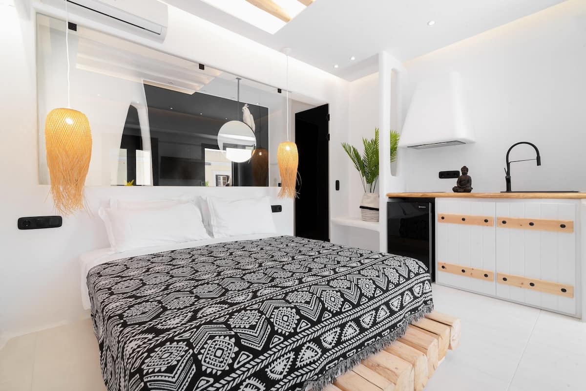 Appartement Deluxe, bain à remous, vue ville (suite 3) | 1 chambre, chambres insonorisées, Wi-Fi gratuit, draps fournis