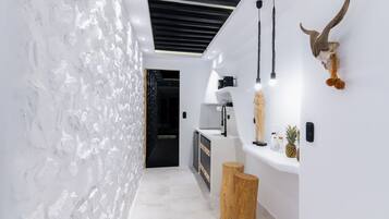 Deluxe Apartment, Hot Tub, Sea View | Private kitchenette | Fridge, microwave, stovetop, coffee/tea maker