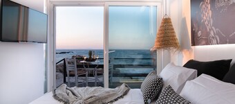 Portara Seaside Luxury Suites