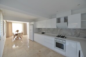 Fridge, microwave, oven, stovetop