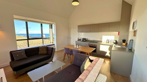 A john o'groat that sleeps 4 guests  in 2 bedrooms