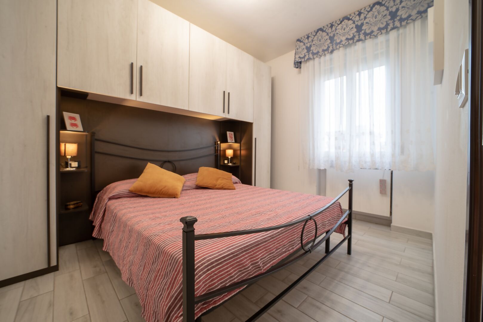 2 soverom, strykejern/-brett, reiseseng for barn og wi-fi (inkludert)