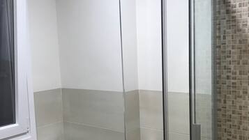 Standard-Einzelzimmer, 1 Schlafzimmer, Gemeinschaftsbad | Dusche im Bad