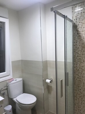 Enkeltrom – standard, 1 soverom, delt bad | Dusj på badet