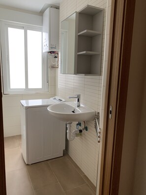 Shower, rainfall showerhead, towels, soap