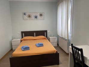 City Apartment, 3 Bedrooms, Non Smoking, Kitchen | 1 bedroom, down duvets, individually decorated, individually furnished