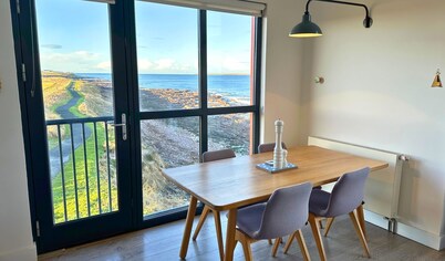 A john o'groat that sleeps 4 guests in 2 bedrooms