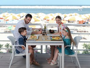 Outdoor dining - Park Gallanti Holiday Village (Comacchio)