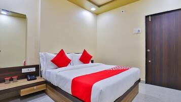 Deluxe Double Room | In-room safe, free WiFi, bed sheets, wheelchair access