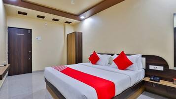 Deluxe Double Room | In-room safe, free WiFi, bed sheets, wheelchair access