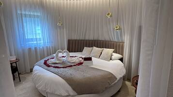 Romantic Double Room | 2 bedrooms, minibar, in-room safe, individually decorated