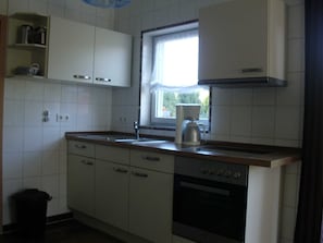 Kühlschrank, Ofen, Hochstuhl