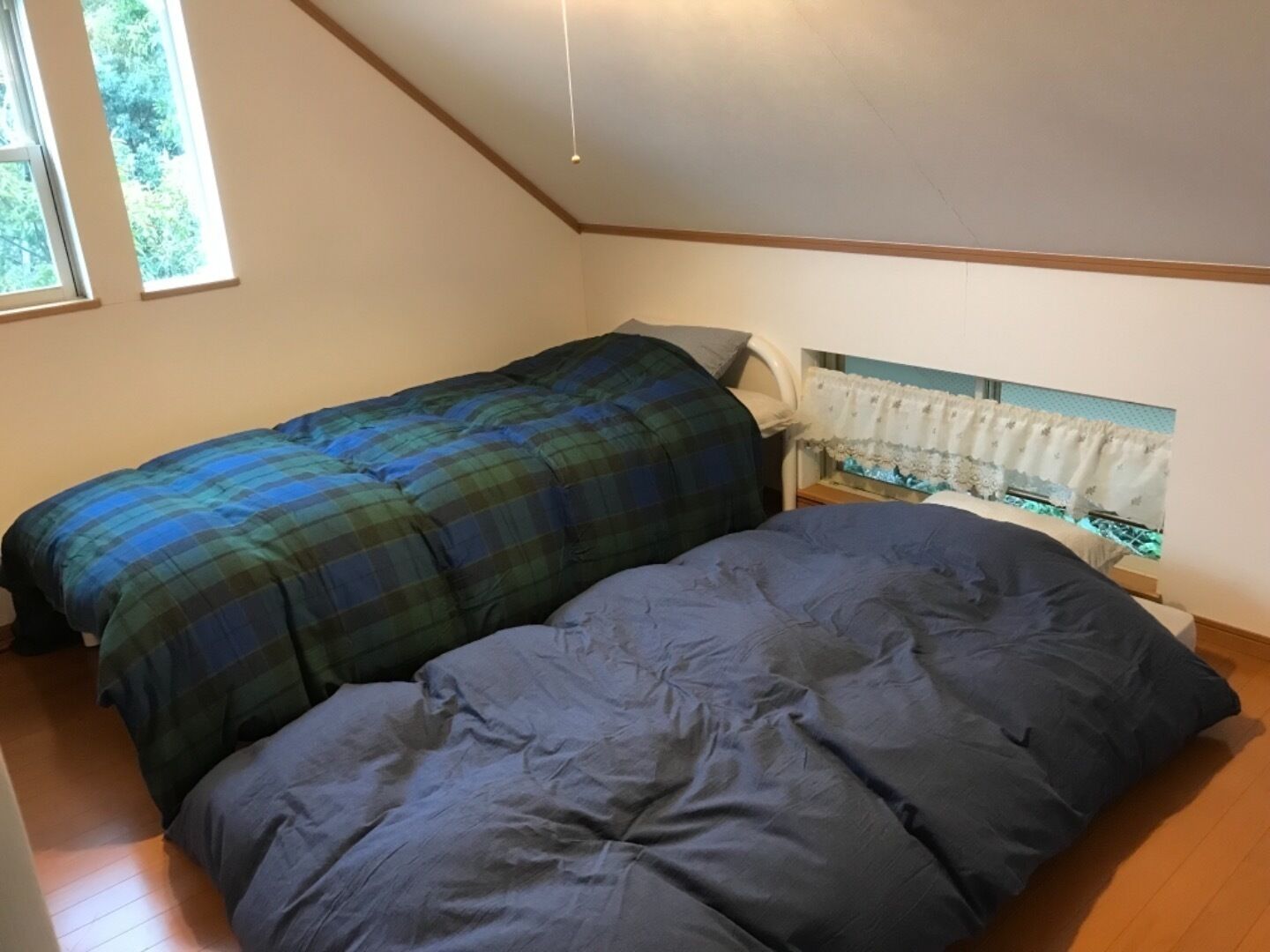 2 bedrooms, iron/ironing board, bed sheets