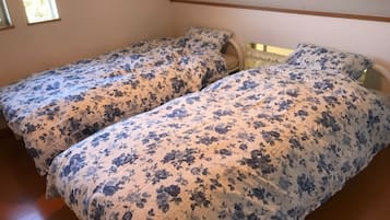2 bedrooms, iron/ironing board, bed sheets
