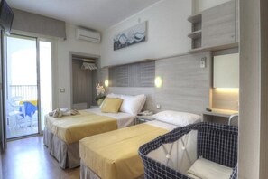 In-room safe, desk, blackout curtains, free WiFi - Hotel Colorado (Lignano Sabbiadoro)