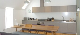 A john o'groat that sleeps 8 guests  in 4 bedrooms