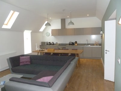 A john o'groat that sleeps 8 guests  in 4 bedrooms