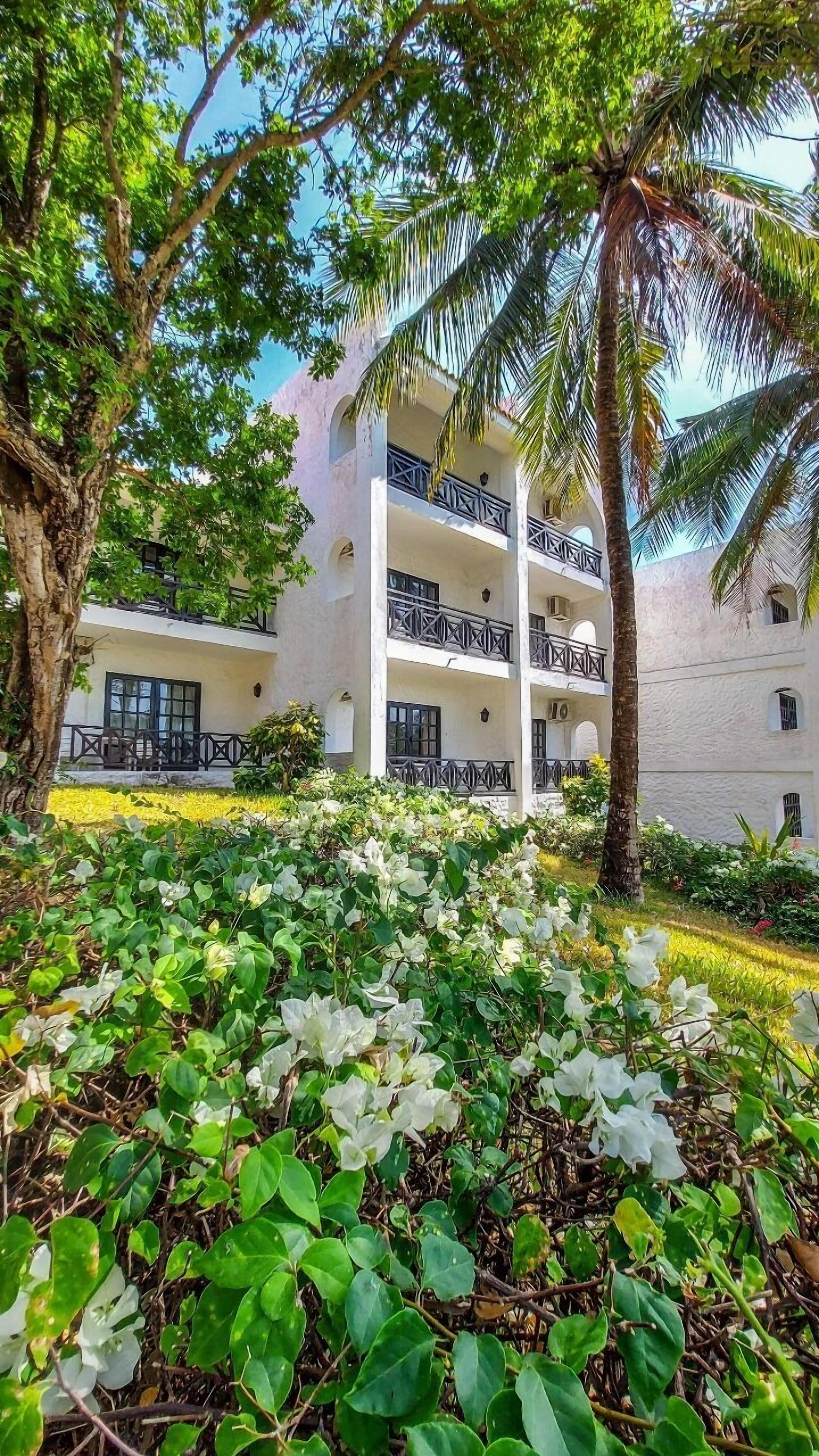 classic double or twin with balcony | garden view